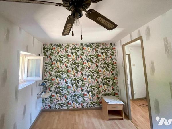 Maison de rue - terrasses - garage -