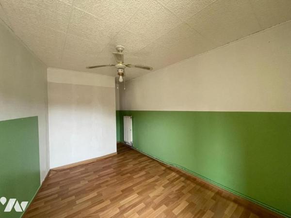 Maison de rue - terrasses - garage -