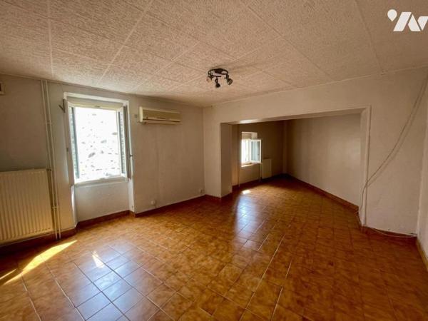 Maison de rue - terrasses - garage -