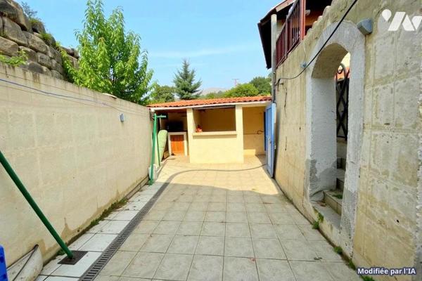 Maison de rue - terrasses - garage -