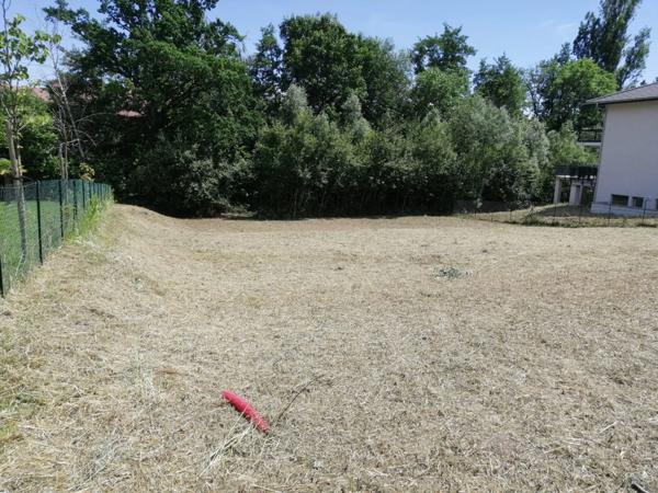 Terrain viabilisé de 1000 m² à Divonne-les-Bains