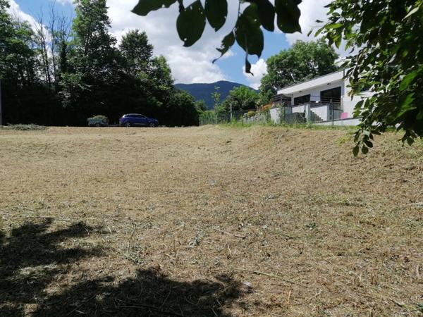 Terrain viabilisé de 1000 m² à Divonne-les-Bains