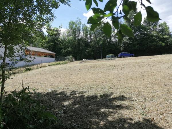 Terrain viabilisé de 1000 m² à Divonne-les-Bains