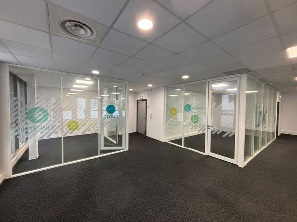 Location bureaux à Saint-Herblain avec parking privatif proche commerces