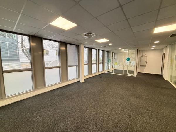 Location bureaux à Saint-Herblain avec parking privatif proche commerces