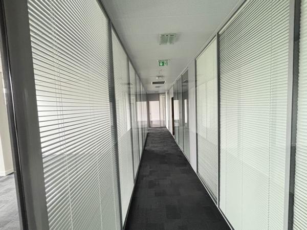 Location bureaux à Saint-Herblain avec parking privatif proche commerces