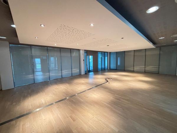 Location bureaux à Saint-Herblain avec parking privatif proche commerces
