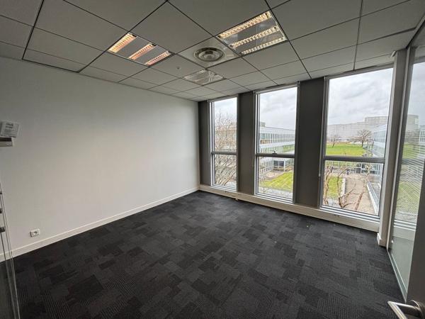 Location bureaux à Saint-Herblain avec parking privatif proche commerces