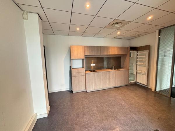 Location bureaux à Saint-Herblain avec parking privatif proche commerces