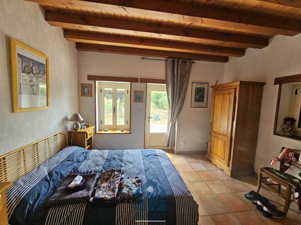 Villa avec vue imprenable sur Billy, parc arboré, terrasses, parkings, cave et garage