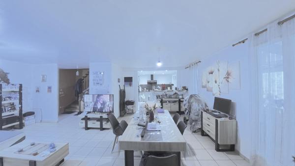 LE THILLAY – Grand pavillon familial + dépendance F2 – Jardin 450 m², secteur calme et agréable, les plus : la surface, le confort et des possibilités d’aménagement.