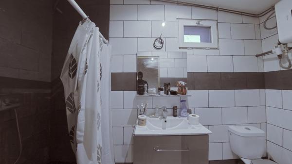 LE THILLAY – Grand pavillon familial + dépendance F2 – Jardin 450 m², secteur calme et agréable, les plus : la surface, le confort et des possibilités d’aménagement.