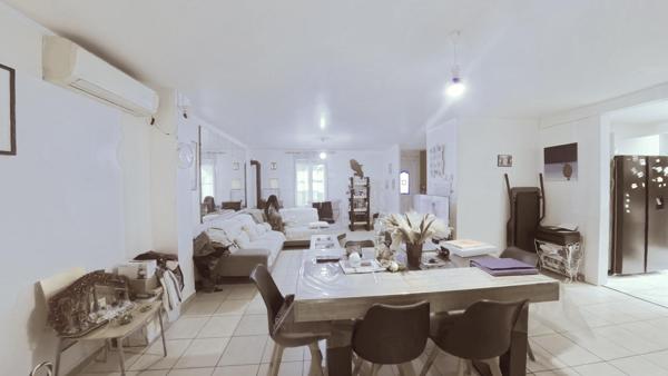 LE THILLAY – Grand pavillon familial + dépendance F2 – Jardin 450 m², secteur calme et agréable, les plus : la surface, le confort et des possibilités d’aménagement.