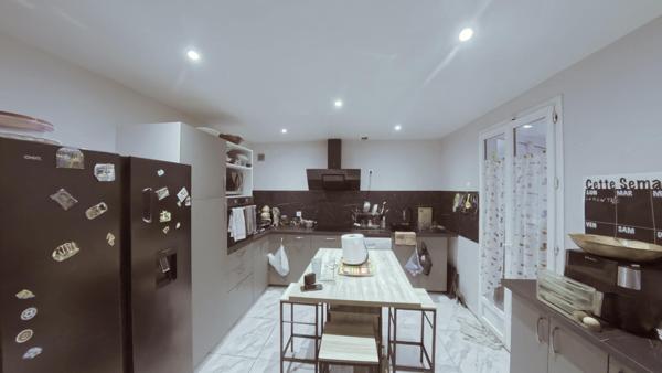 LE THILLAY – Grand pavillon familial + dépendance F2 – Jardin 450 m², secteur calme et agréable, les plus : la surface, le confort et des possibilités d’aménagement.