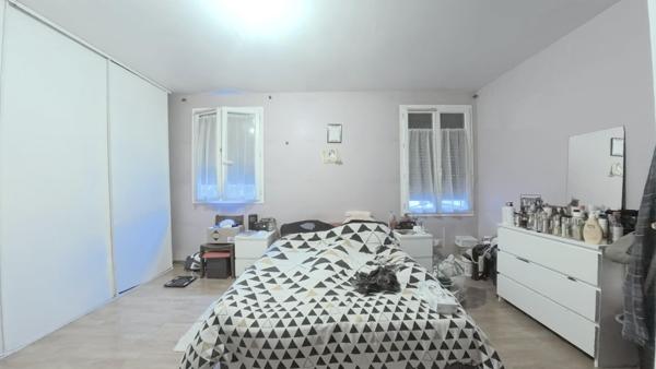 LE THILLAY – Grand pavillon familial + dépendance F2 – Jardin 450 m², secteur calme et agréable, les plus : la surface, le confort et des possibilités d’aménagement.