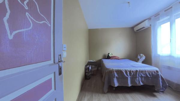 LE THILLAY – Grand pavillon familial + dépendance F2 – Jardin 450 m², secteur calme et agréable, les plus : la surface, le confort et des possibilités d’aménagement.