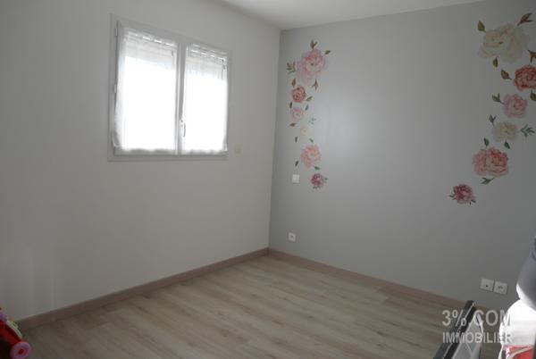 Maison récente RT2012 à étage de 92 m², 3 chambres, jardin clos Saint-Léger-les-Vignes (44710)