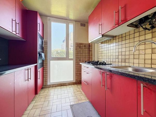 Grand appartement familial 70 m²  avec parking et cave proche métro