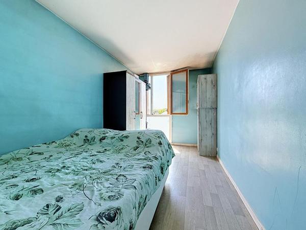Grand appartement familial 70 m²  avec parking et cave proche métro