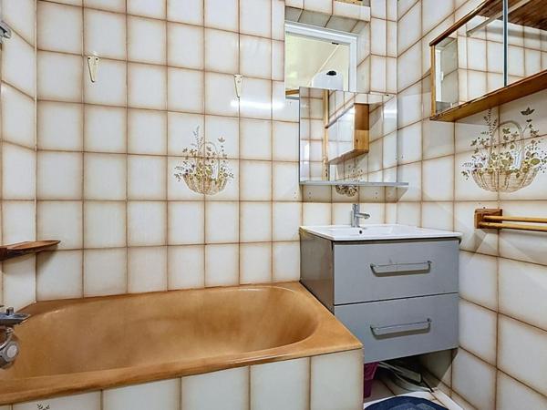 Grand appartement familial 70 m²  avec parking et cave proche métro