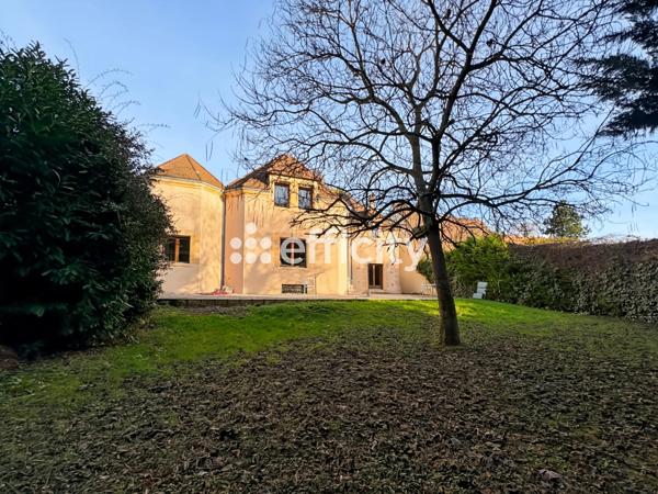 Maison 9 pièces - 230 m² Exclusivité efficity