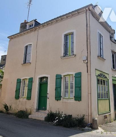 LA GUERCHE DE BGNE - Plein-centre - Maison avec garage