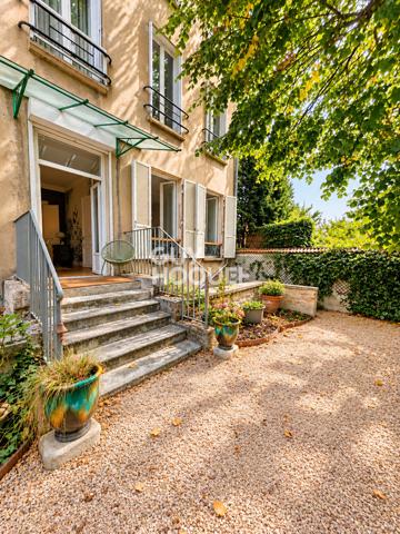 Splendide appartement bourgeois avec jardin privatif
