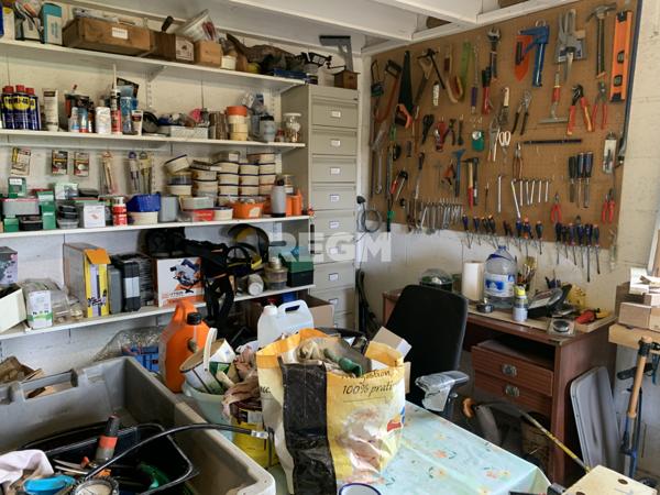 Pleurtuit (35730) Pleurtuit. Propriété de 323 m2, terrain arboré de 8 480 m2 dont 1 500 m2 constructibles