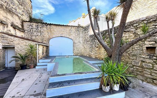 Maison à vendre    8 pièces •  Uchaud