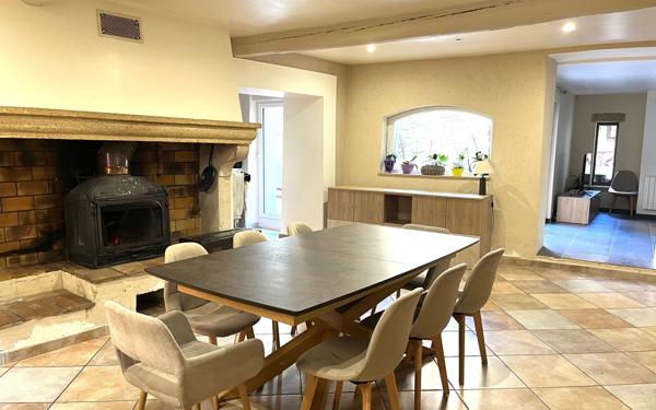 Maison à vendre    8 pièces •  Uchaud