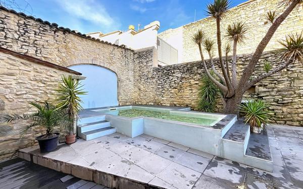 Maison à vendre    8 pièces •  Uchaud