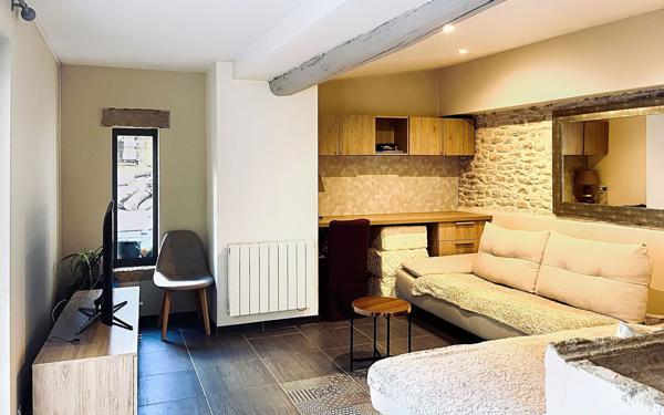 Maison à vendre    8 pièces •  Uchaud