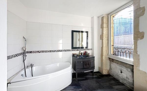 Maison à vendre    8 pièces •  Uchaud