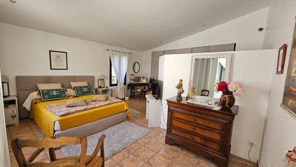 Maison Nimes 5 pièce(s) 145.57m²