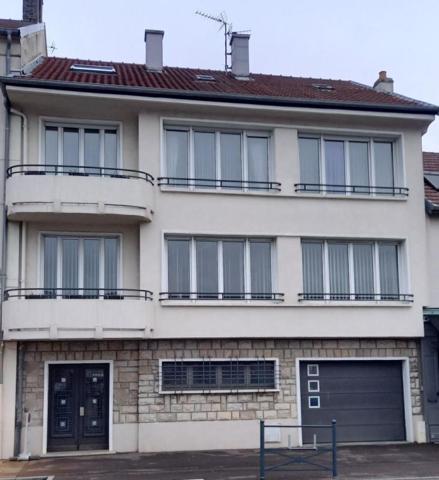 Maison 12 pièces de 400 m 2 au sol dont 265 m2 habitable à Vesoul à 333 300 Euros