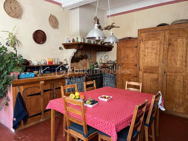 Maison ancienne de 383 m²