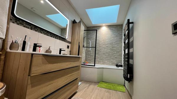 Immeuble à vendre    5 pièces • 127,30 m2 Bétheny