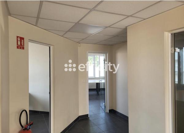 Local Commercial 12 pièces - 196 m²