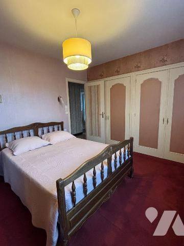 ERNEE, Proche des commerces, Maison de plain-pied de 76 m² comprenant entrée avec placard, cuis...