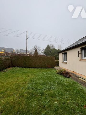 ERNEE, Proche des commerces, Maison de plain-pied de 76 m² comprenant entrée avec placard, cuis...
