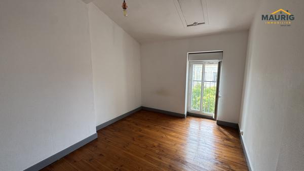 Maison de ville avec 2 chambres, un bureau ou dressing et jardin