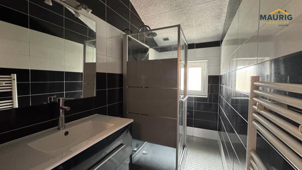 Maison de ville avec 2 chambres, un bureau ou dressing et jardin