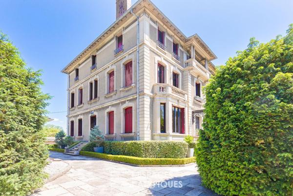 Maison de maître avec piscine à Mazamet