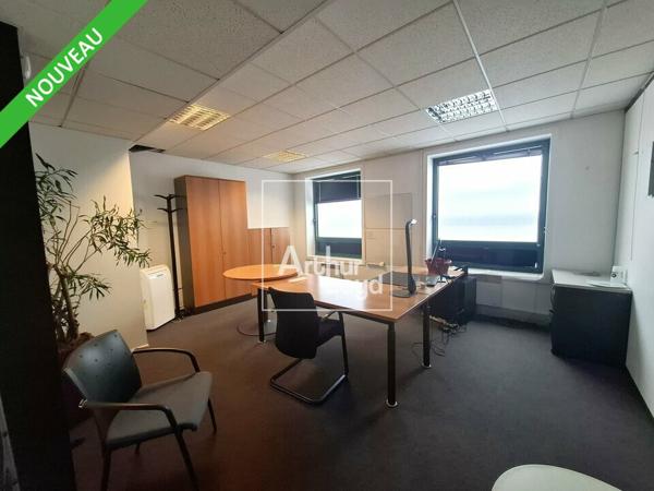 A saisir, bureaux à louer en pied de gare avec nombreux parkings