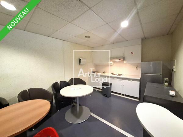 A saisir, bureaux à louer en pied de gare avec nombreux parkings