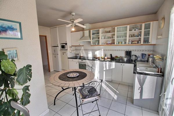 VILLA PLAIN PIED 4 FACES AVEC 3 CHAMBRES ET GARAGE