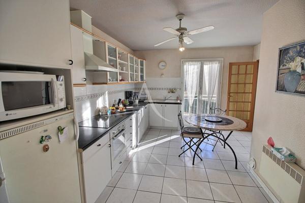 VILLA PLAIN PIED 4 FACES AVEC 3 CHAMBRES ET GARAGE