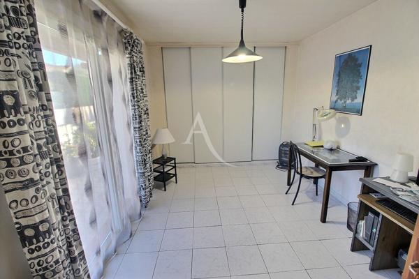 VILLA PLAIN PIED 4 FACES AVEC 3 CHAMBRES ET GARAGE