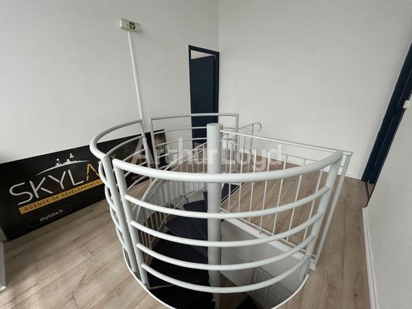 Bureaux à vendre à Marly lumineux avec parkings et rénovation récente