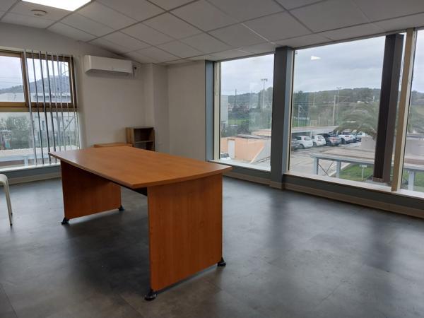 Bureaux rénovés meublés à louer - Les Playes - Six-Fours